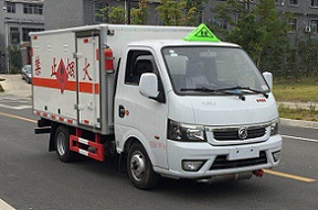 CLW5030XRYE6型易燃液體廂式運(yùn)輸車1.jpg